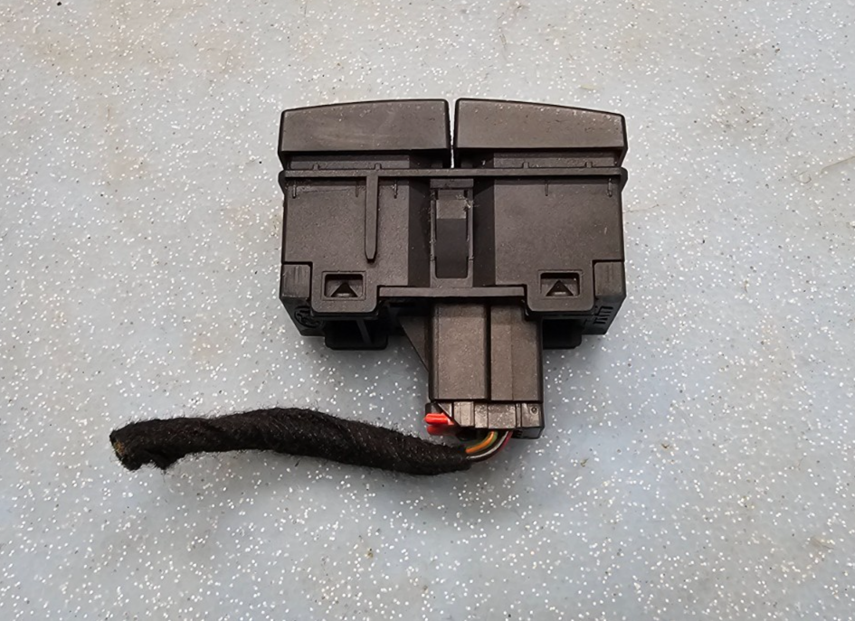 🔥05-07 FORD Focus Emergency Hazard Light Flasher Button Control Switch  BLACK