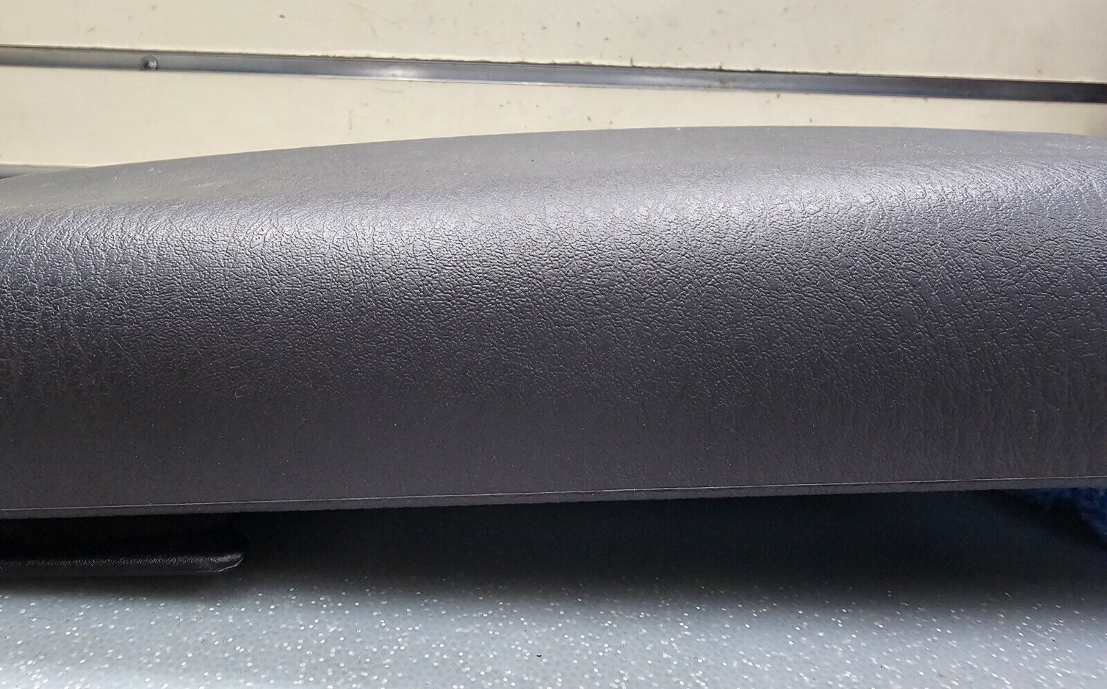 98-04 Chrysler 300M Front Center Console Lid Armrest Leather Top Assembly Black