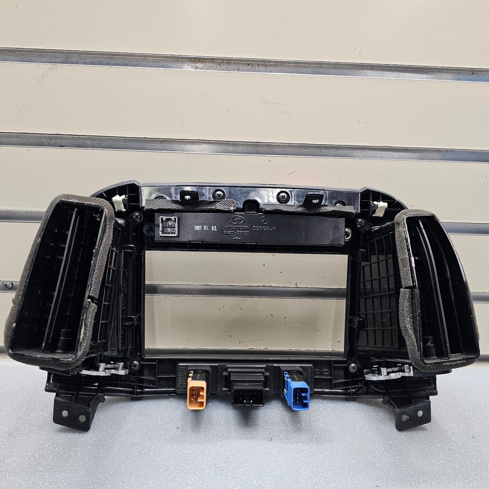 🔥10-12 Hyundai Santa Fe Dash Radio Display Bezel Climate Trim Panel Black B53