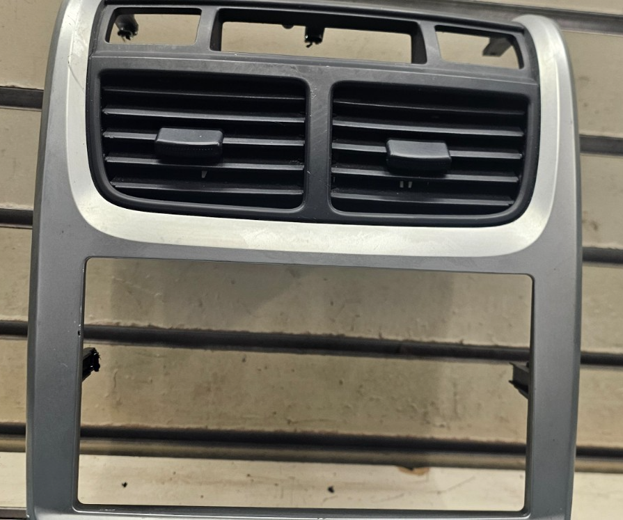 🔥2005-2009 KIA SPORTAGE CENTER DASH RADIO BEZEL TRIM CLIMATE CONTROL OEM SILVER