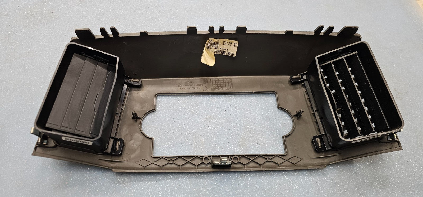🔥05-07 Grand Cherokee Center Dash AM FM RADIO STEREO TRIM BEZEL PANEL BLACK B30