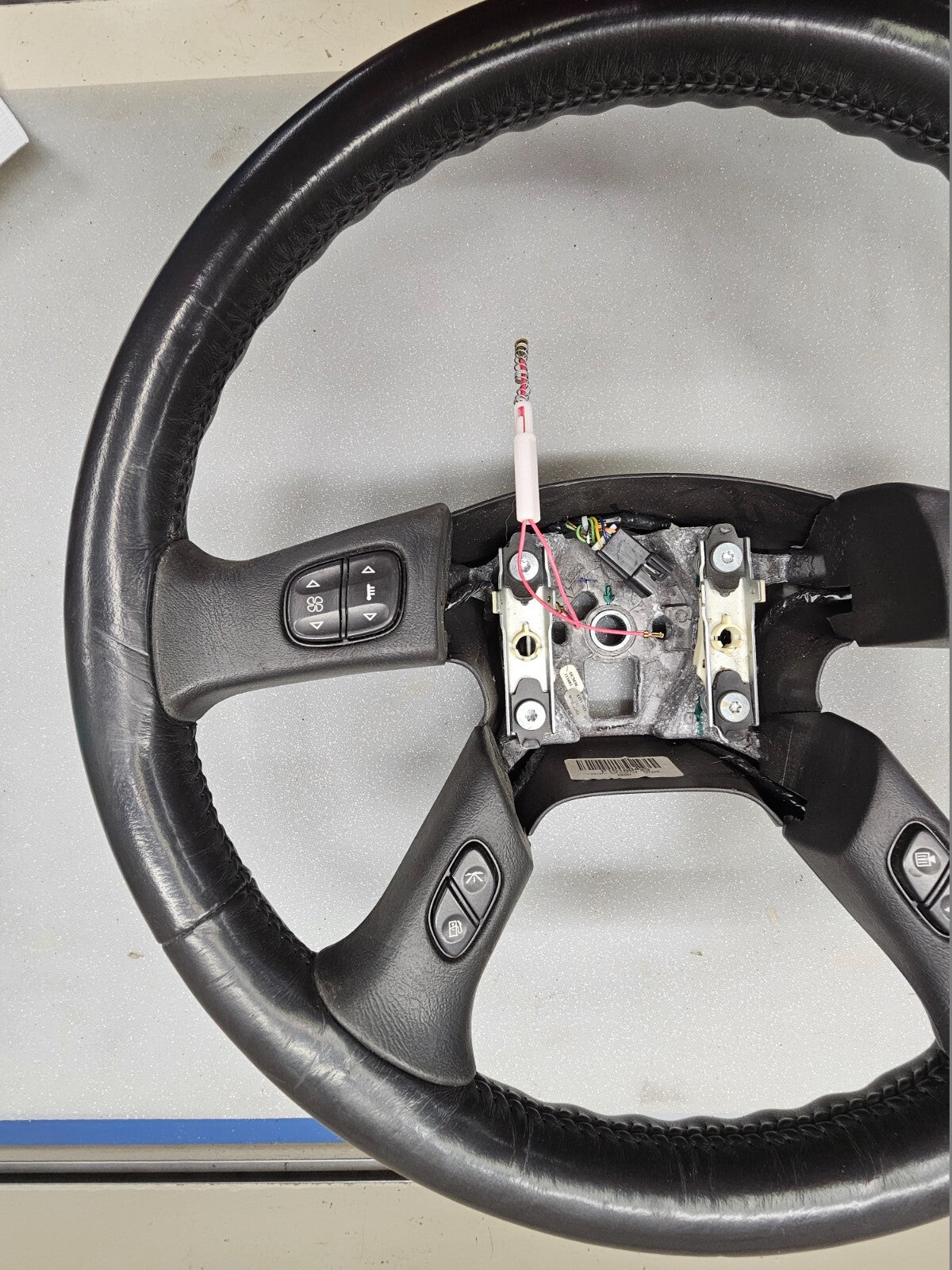 02-09 Trailblazer Envoy03-06 SILVERADO SIERRA YUKON STEERING WHEEL LEATHER BLACK