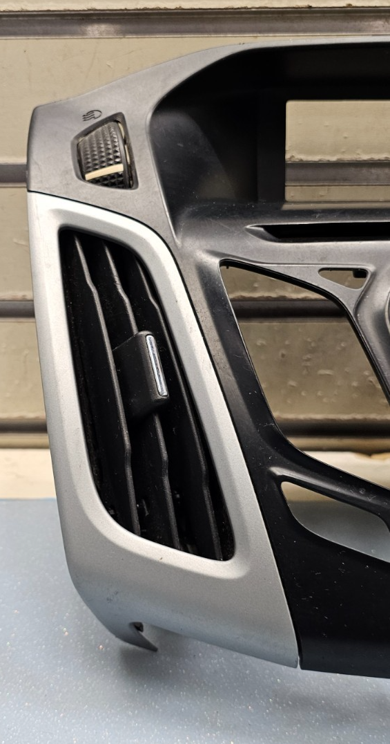 🔥12-14 FORD FOCUS CENTER DASH RADIO DISPLAY PANEL SURROUND BEZEL TRIM SILVER