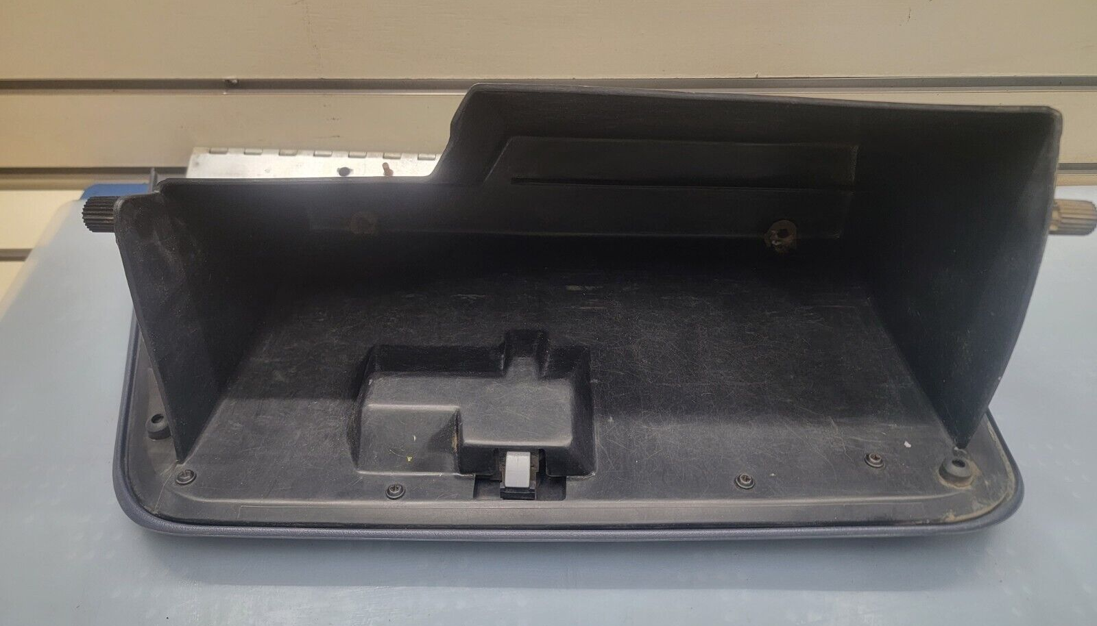 05-07 Ford F250 F350 Super Duty Glove Box Storage Compartment Gray G10