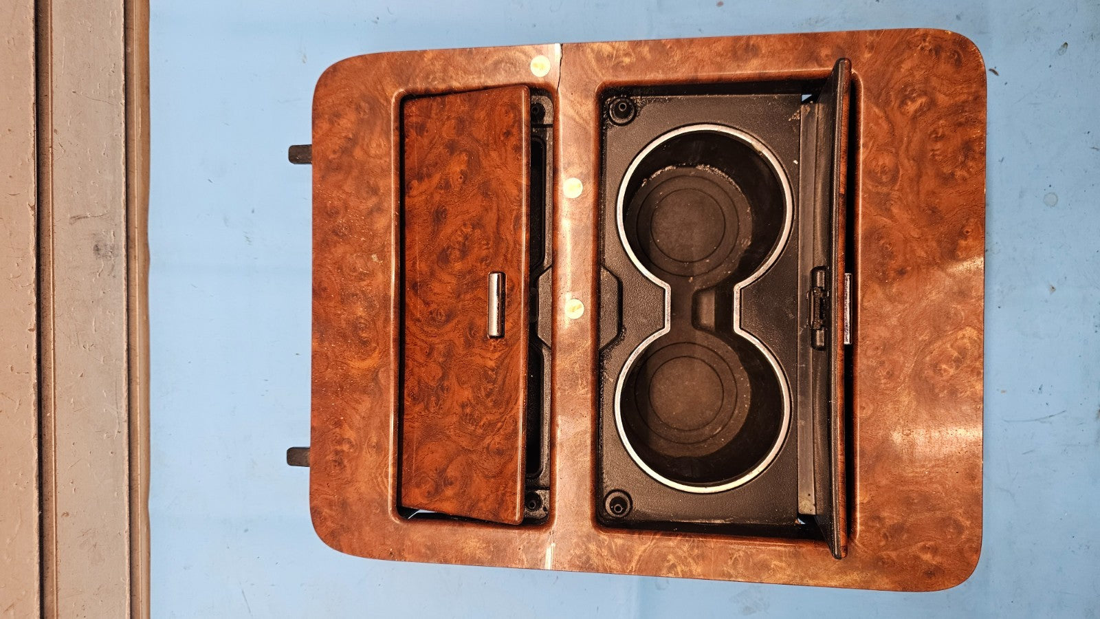 07-14 Silverado Sierra Lower Bezel Center Console Cup Drink Holder Wood Assembly