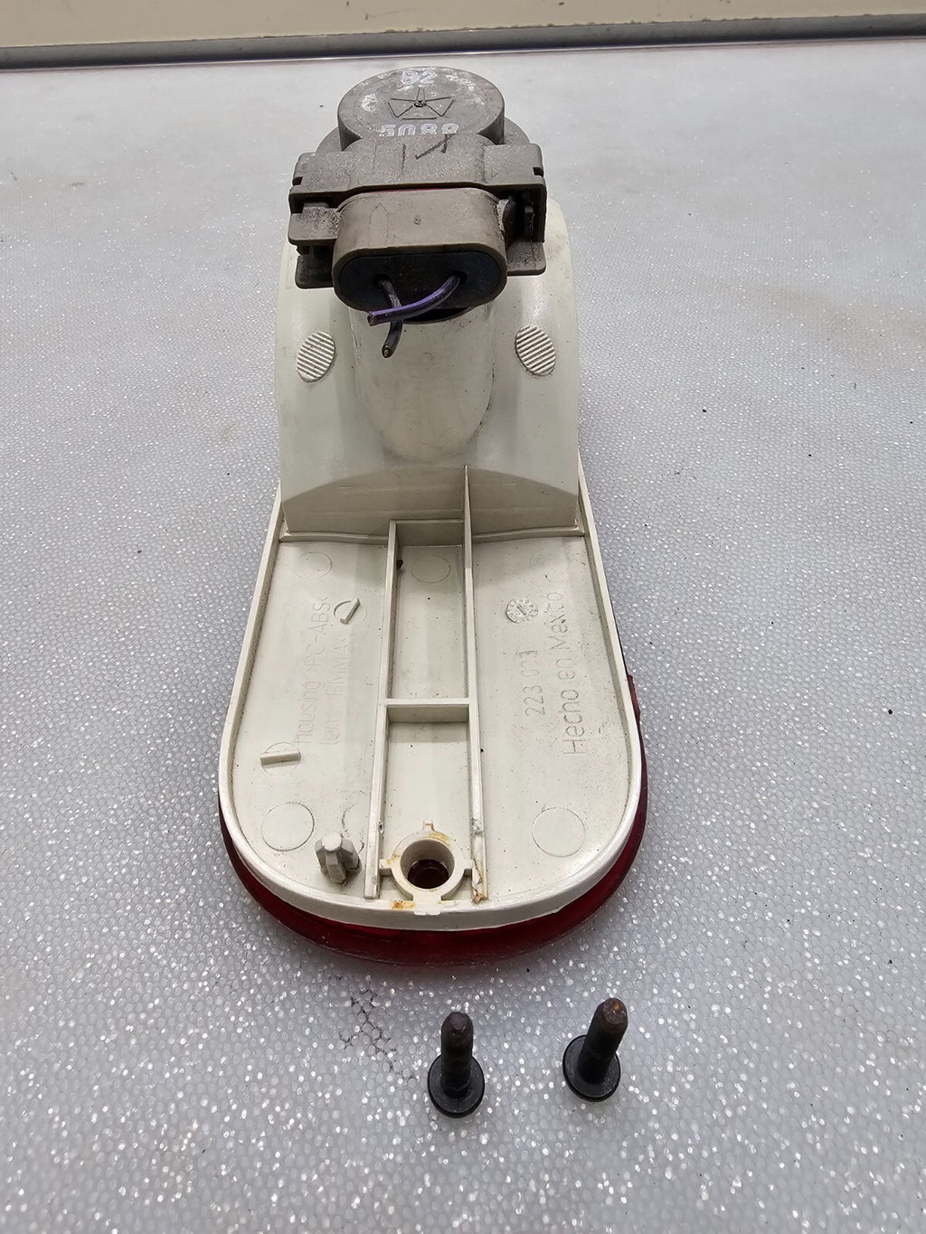 🔥01-05 Chrysler PT Cruiser Rear Right/Left Reverse Backup Light Lamp Assembly