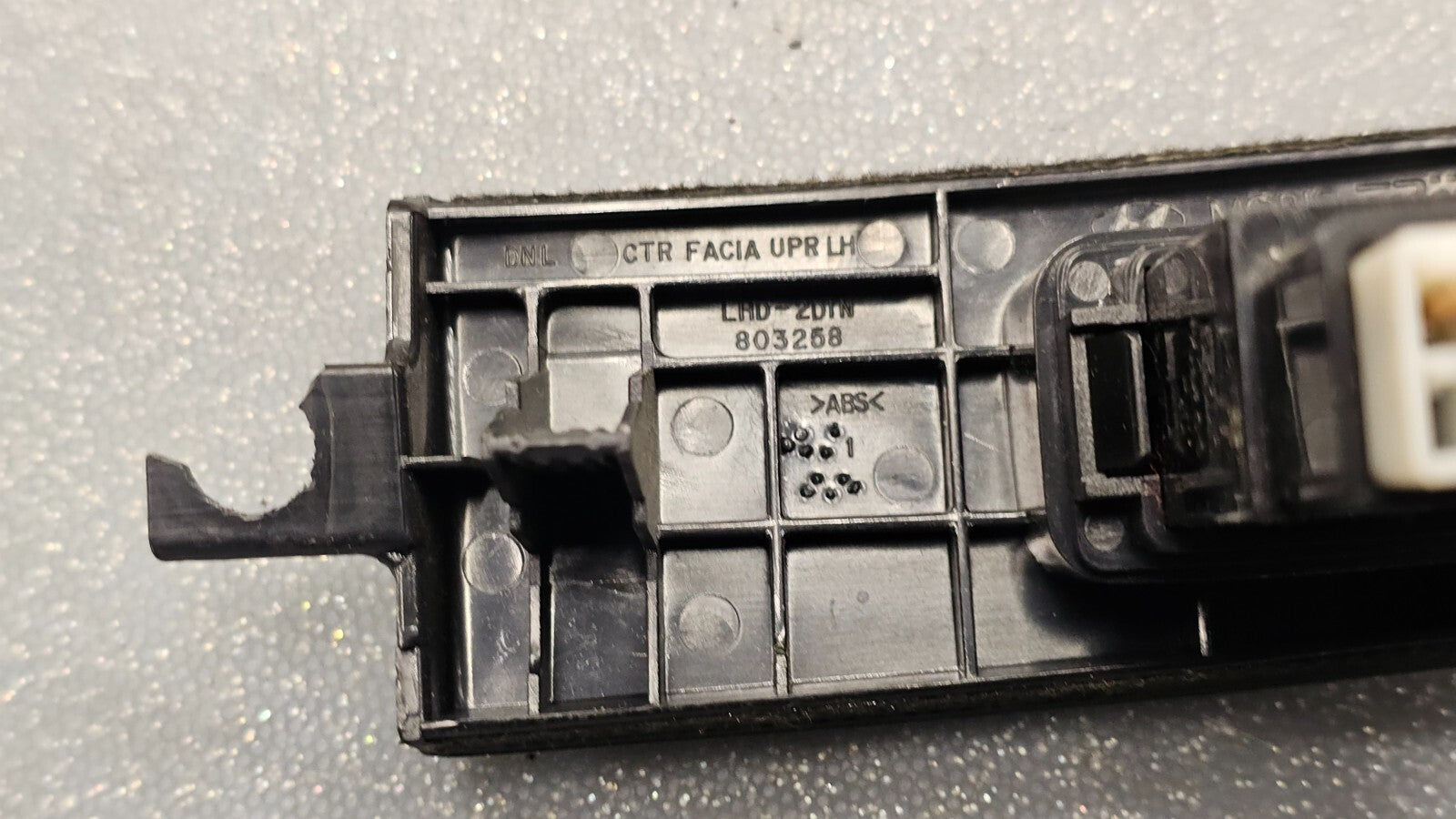 🔥06-08 Hyundai Sonata Hazard Hread Light Lamp Control Switch Bezel Black OEM