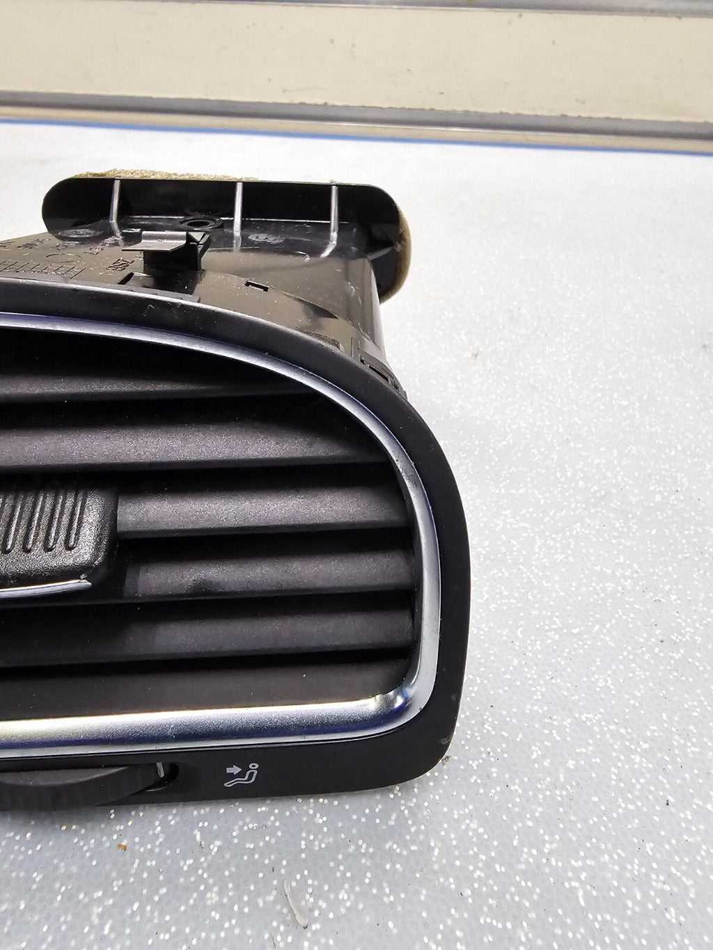 🔥2010-2014 Volkswagen Golf RH Right Center Dash AC Air Vent Heater Trim OEM