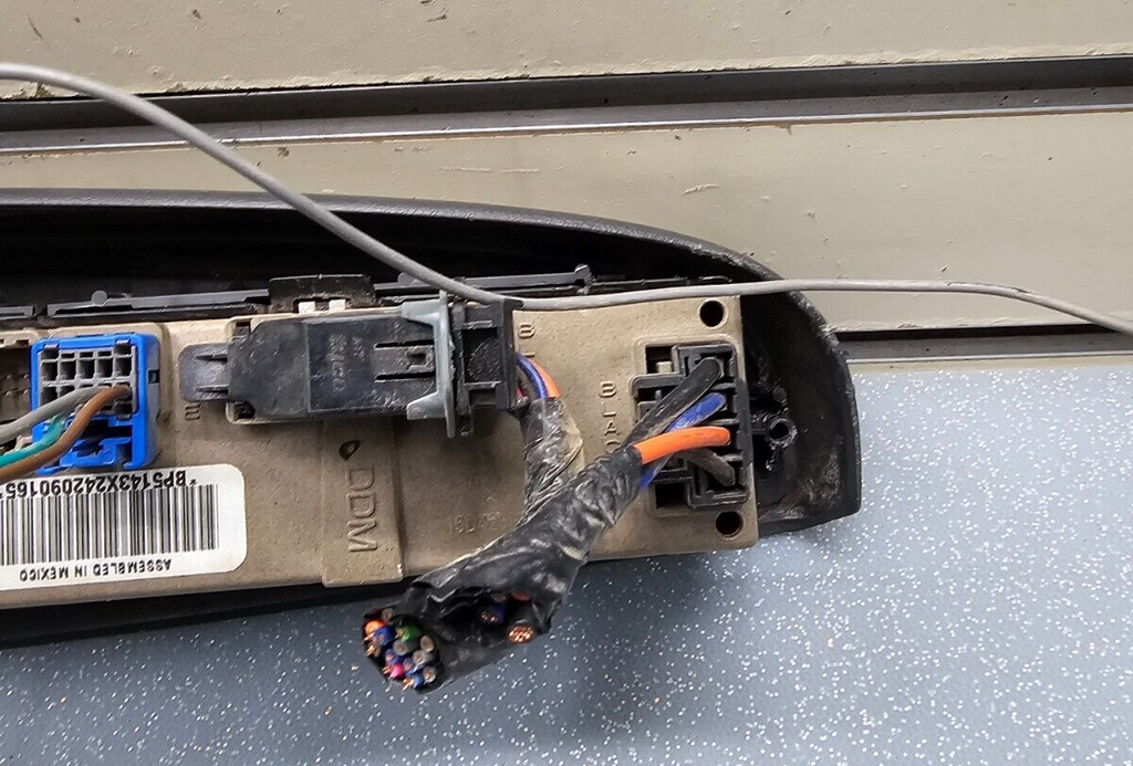 🔥03-06 Silverado ESCALADE 4D LEFT Driver Master Power Window Switch Black WS4