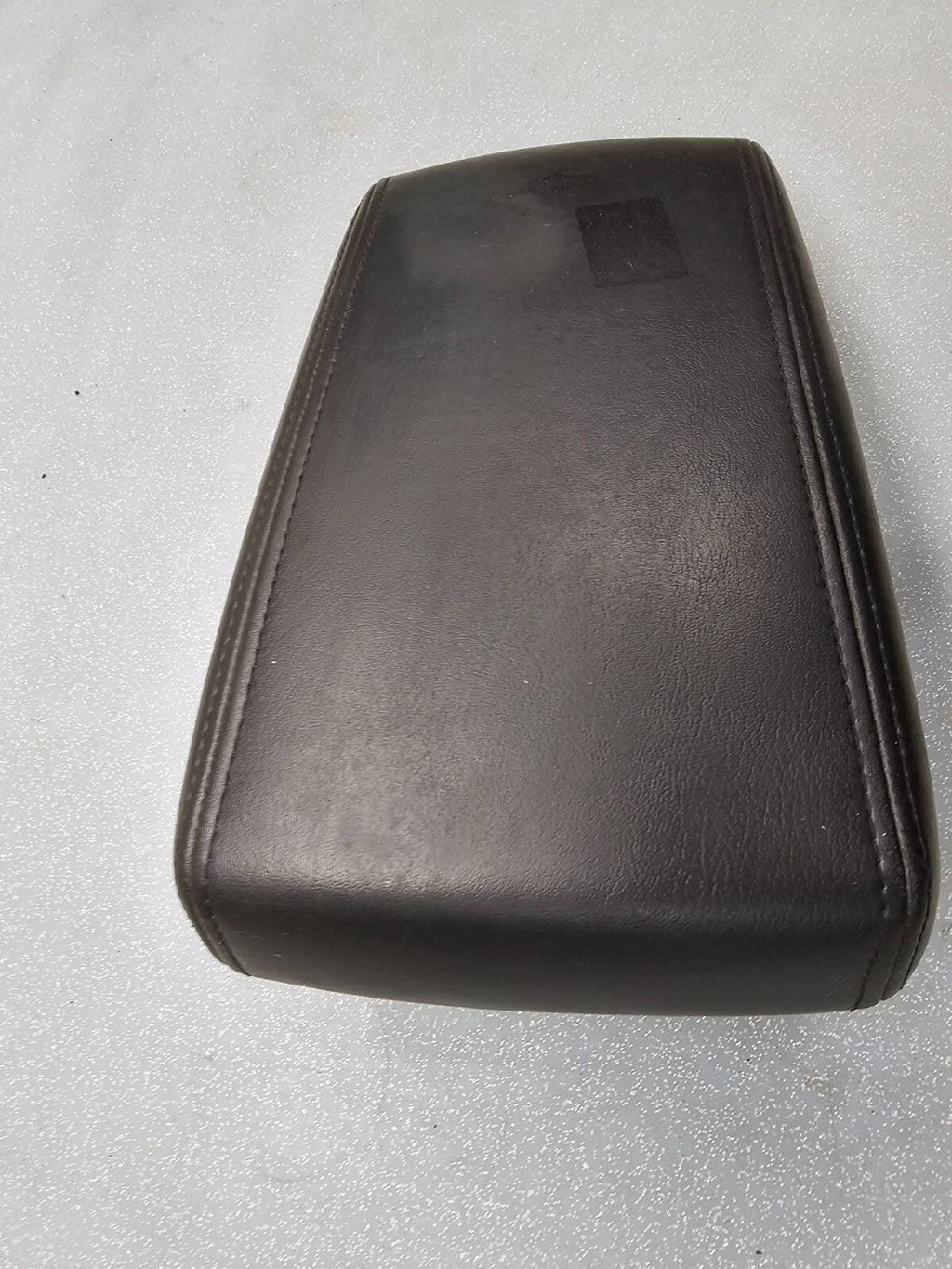 🔥06-13 CHEVY IMPALA CENTER CONSOLE ARMREST LID TOP COVER LEATHER ASSEMBLY BLACK