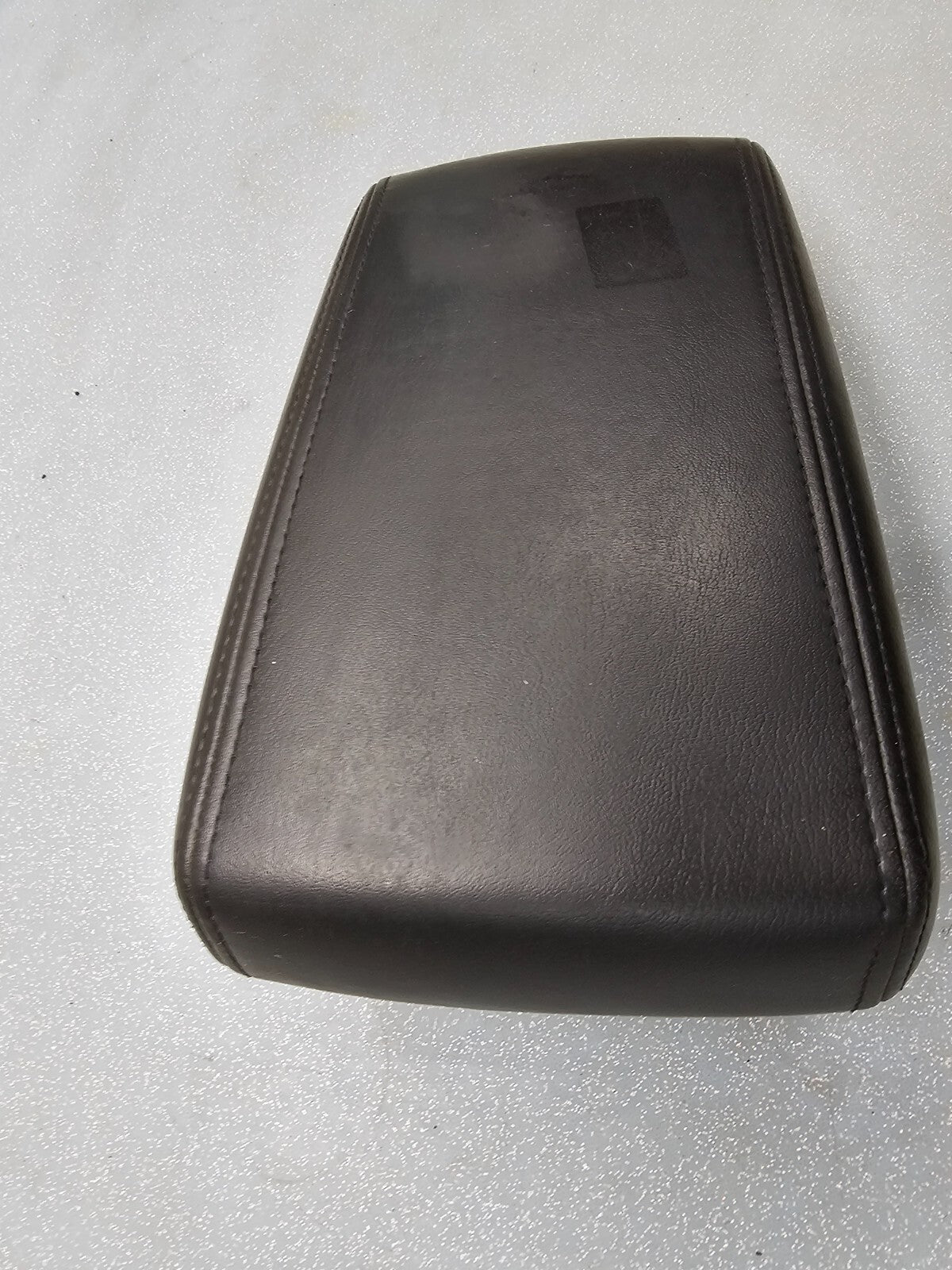🔥06-13 CHEVY IMPALA CENTER CONSOLE ARMREST LID TOP COVER LEATHER ASSEMBLY BLACK