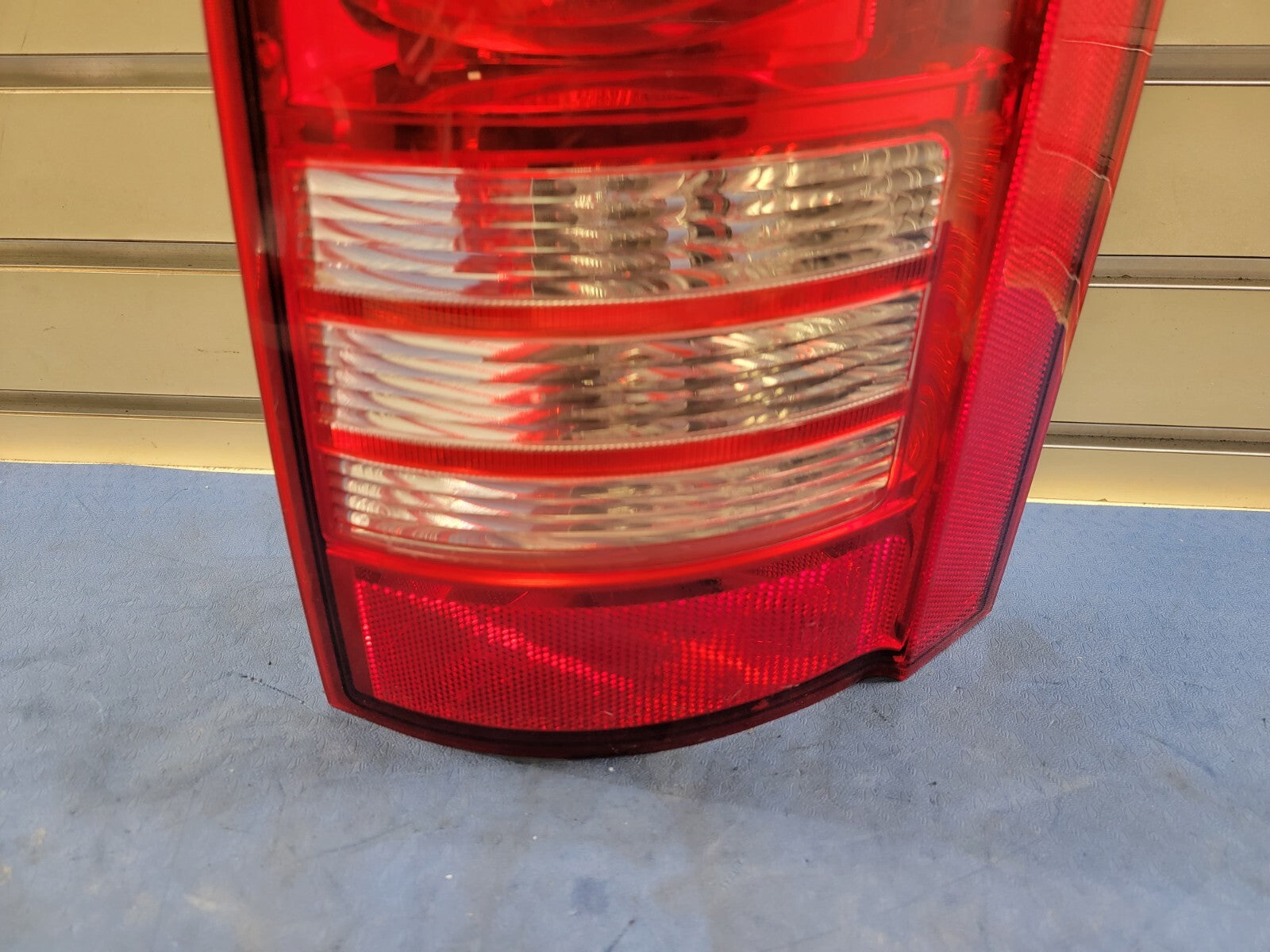 🔥2008-2010 CHRYSLER TOWN & COUNTRY  RIGHT PASSENGER TAILLIGHT REAR LAMP LIGHT