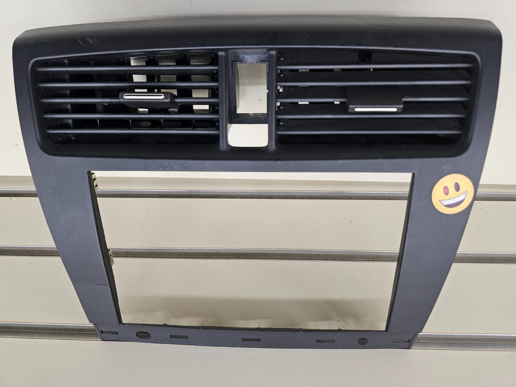 🔥07-09 Suzuki XL-7 Center Dash AM FM Radio Stereo Trim Bezel Panel Black OEM