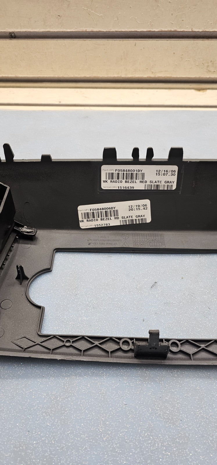 🔥05-07 Grand Cherokee Center Radio Dash Bezel Trim Panel Surround Balck B30