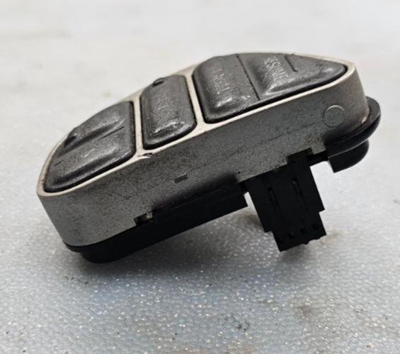 🔥03-07 Lincoln Town Car Steering Wheel Control Cruise Control Switch Trim Black