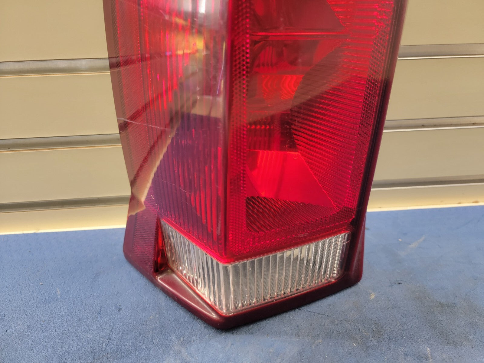 🔥02-06 Cadillac Escalade Driver RH Left Rear Tail Light Lamp (Tested) Notes