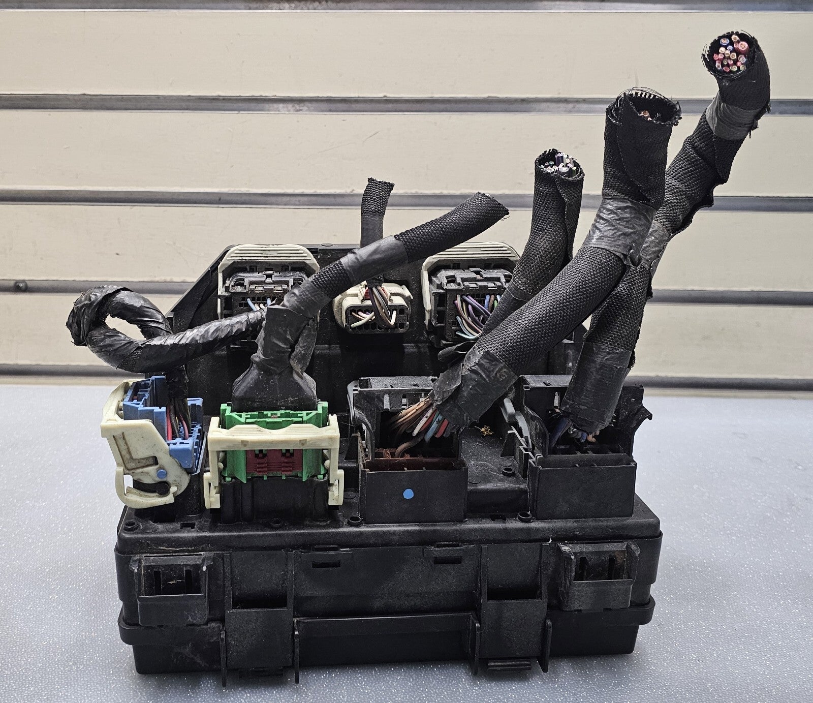 🔥2012 GRAND CARAVAN TOWN & COUNTRY VW ROUTAN FUSE BOX TIPM POWER MODULE RELAY