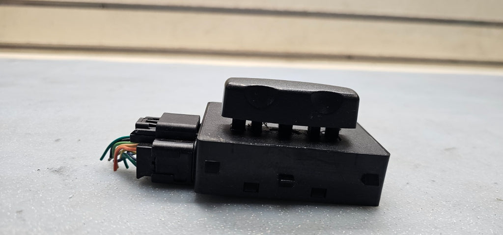 🔥04-11 TRAILBLAZER ENVOY CADILLAC STS LEFT DRIVER SEAT SWITCH BEZEL BLACK