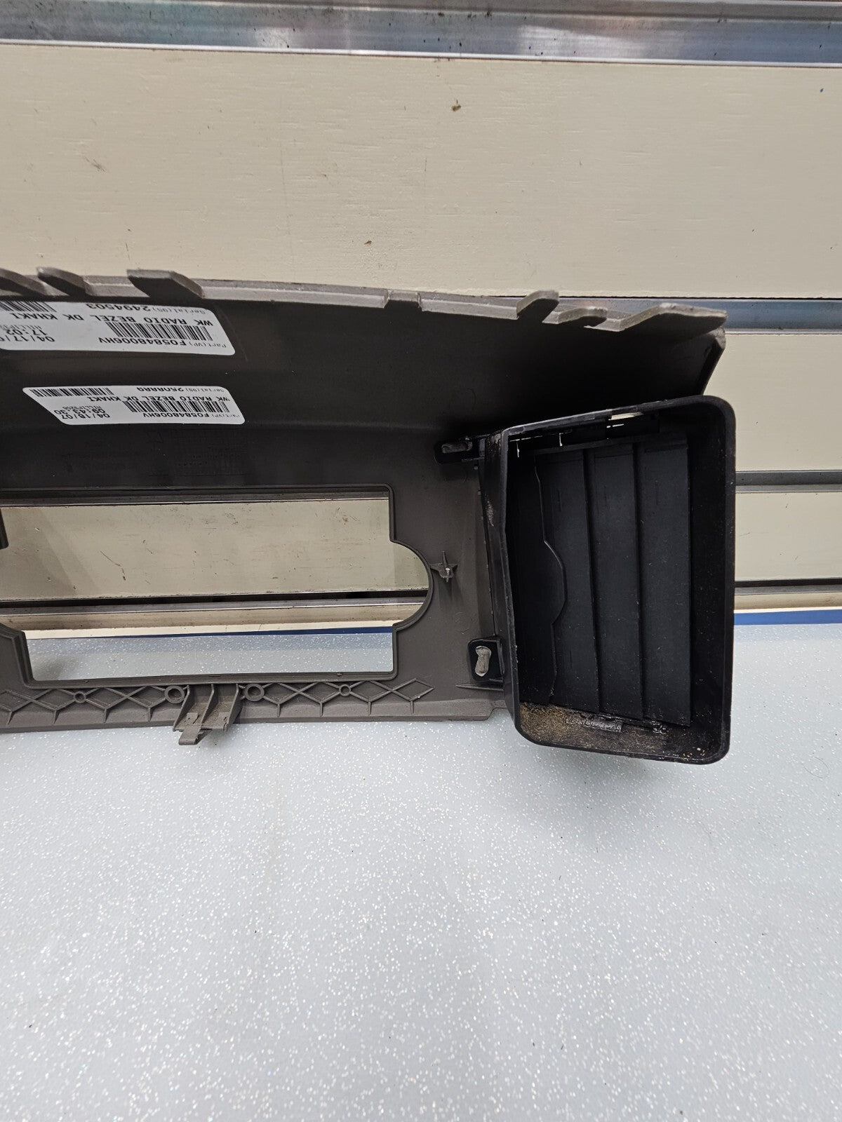 🔥05-07 Jeep Grand Cherokee Radio Dash Bezel Trim Surround AIR Vent GRAY B30