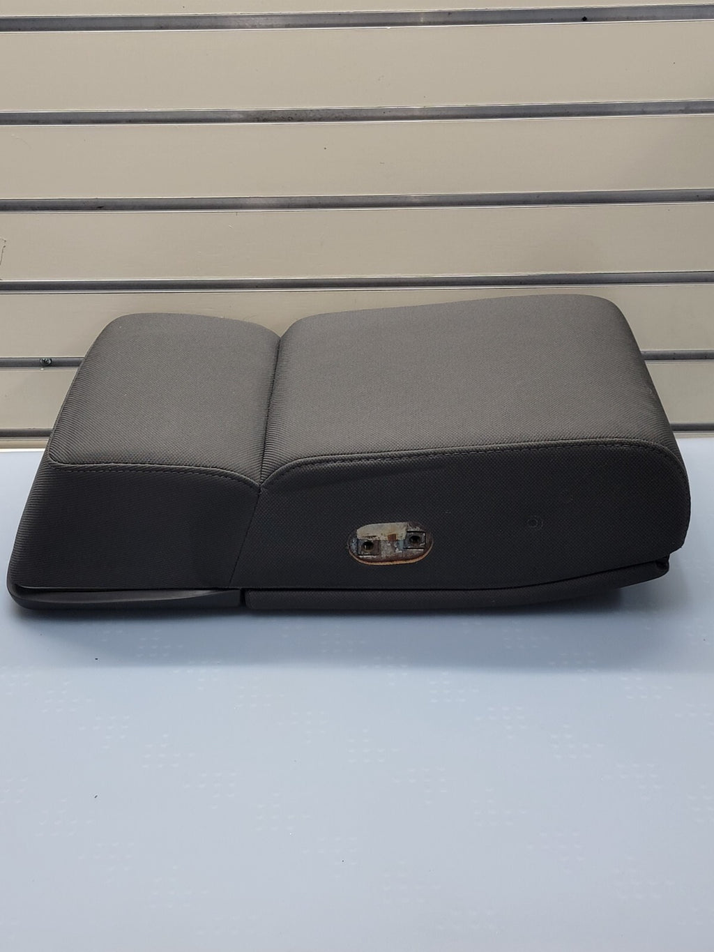 04-08 Ford F-150 Jump Seat Center Console Armrest CupHolder Cloth dark gray JS1