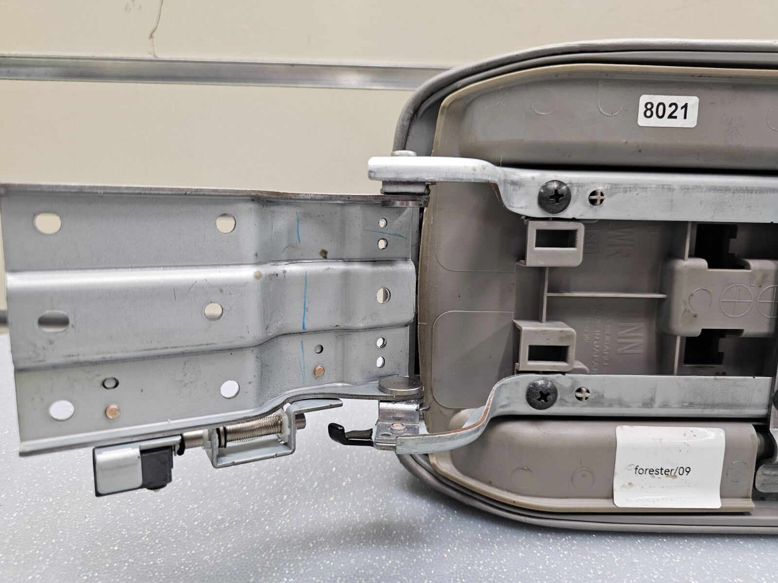 09-13 Subaru Forester Center Console Sliding Armrest Lid Assembly Light Gray OEM