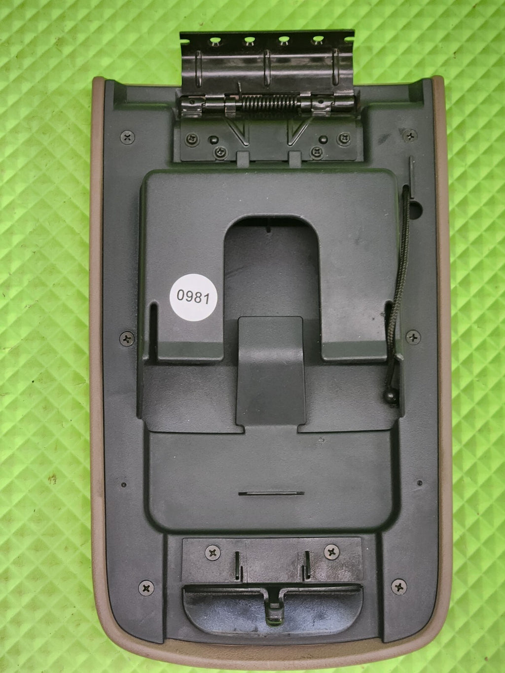 2002-2005 FORD EXPLORER Mercury Mountaineer Armrest Assembly DARK GRAY