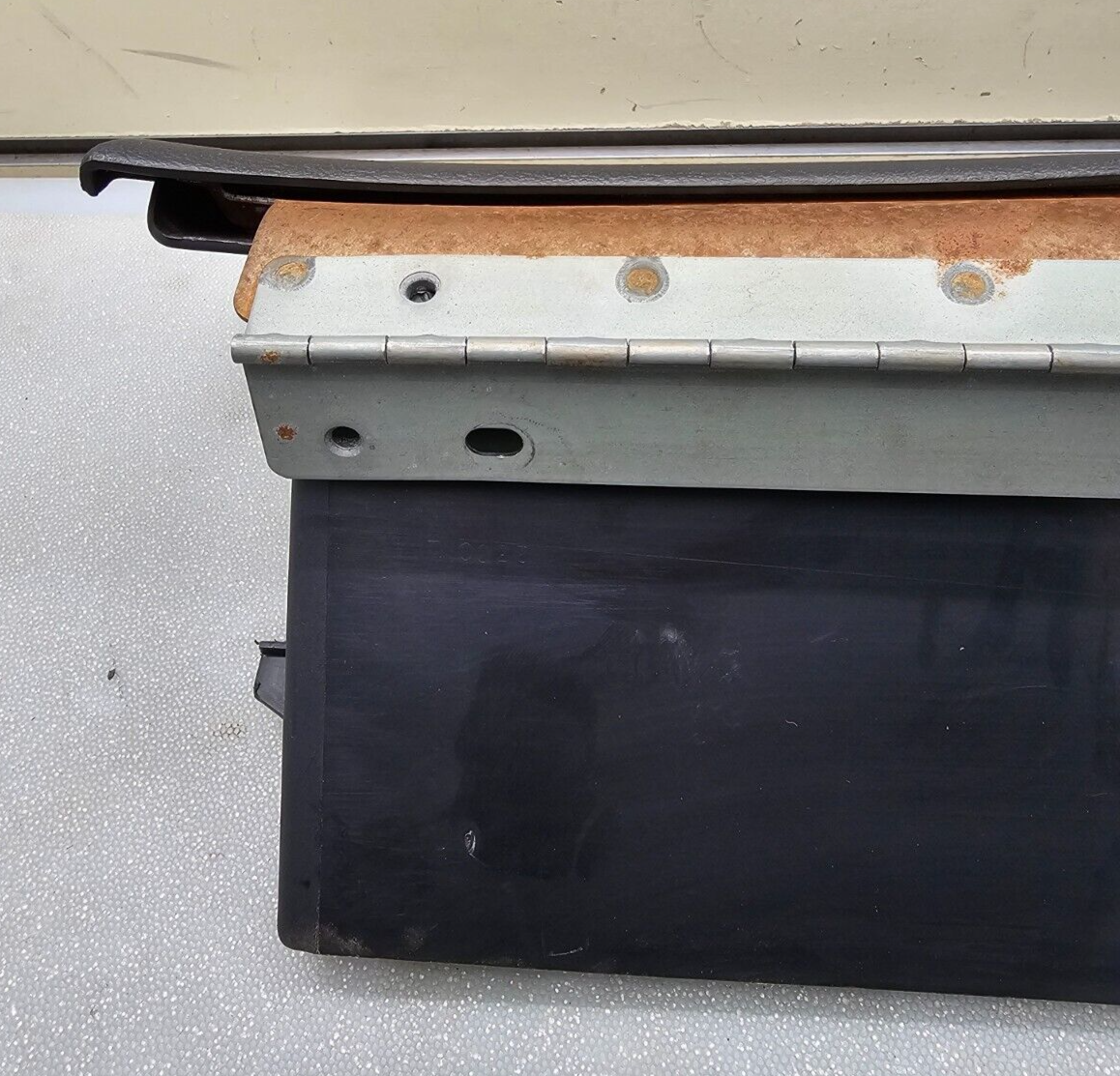 🔥99-04 FORD MUSTANG LX GT COBRA GLOVE JOCKEY BOX DASH STORAGE CUBBY BLACK OEM