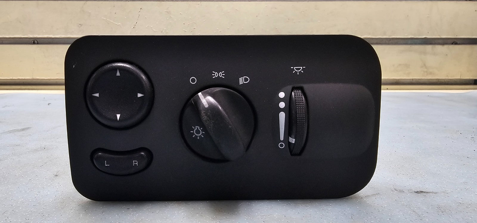 01-07 Caravan Town Country Headlight Fog Light Mirror Power Control Switch Black