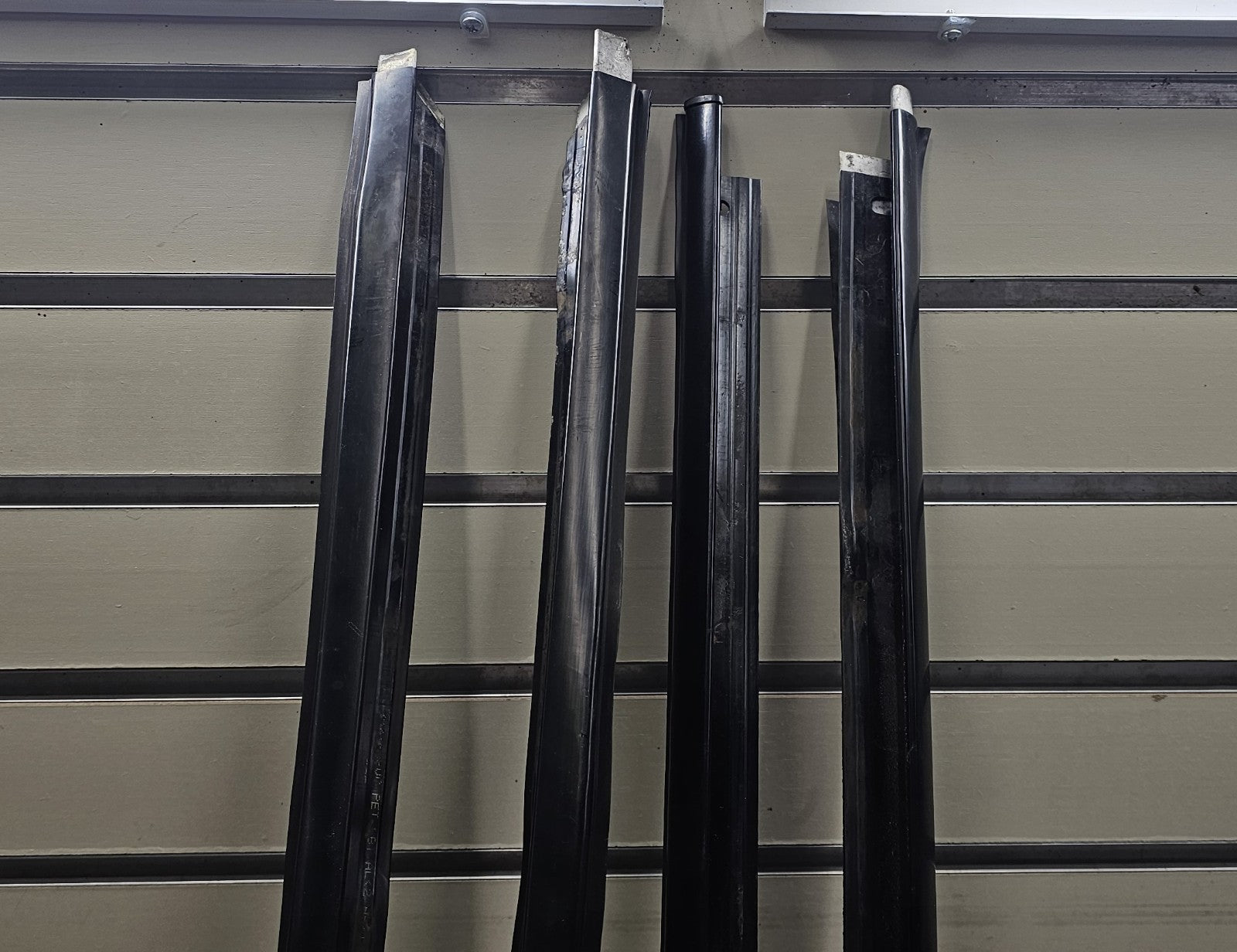 🔥03-07 SATURN ION 4-DOOR OUTSIDE WINDOW BELT TRIM MOLDINGS OEM GM