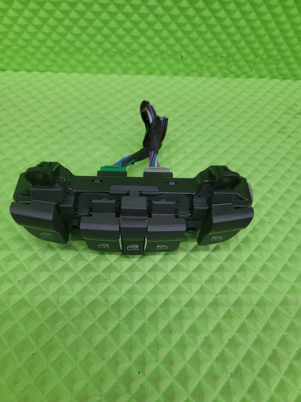 07-08  Chevrolet Equinox Door Window Switch Front Standard DWS-309 fits Black