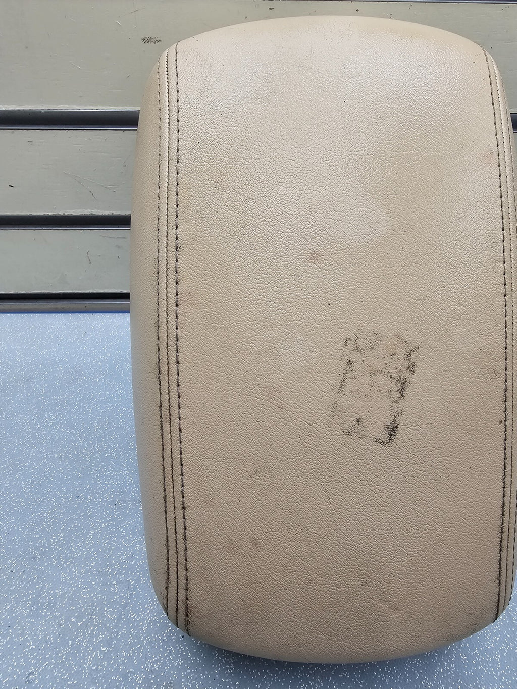 🔥07-11 Kia Rondo Center Console Leather Armrest Lid Storage Assembly Tan OEM