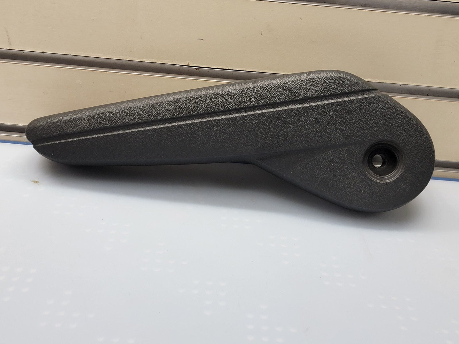08-11 CARAVAN TOWN & COUNTRY RIGHT PASSENGER SIDE FRONT SEAT ARMREST GRAY