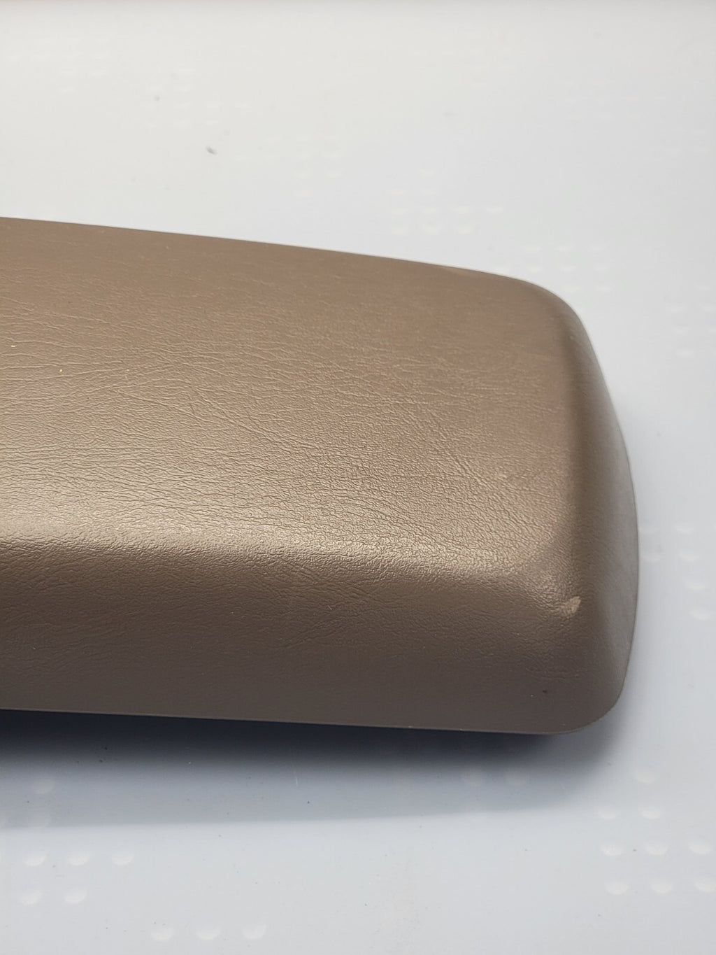 🔥04-07 Chevrolet Malibu Center Console Arm Rest Lid Door Cover OEM Pad TAN