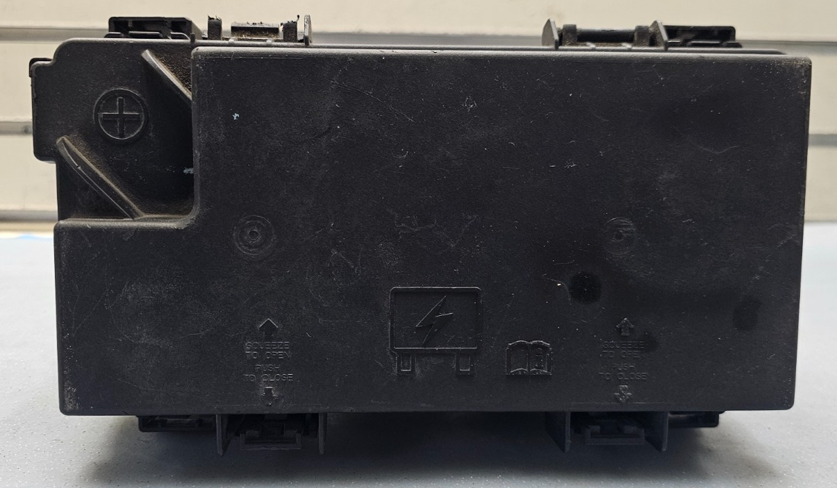 🔥2010 DODGE GRAND CARAVAN TOWN & COUNTRY TIPM FUSE BOX BCM POWER MODULE RELAY