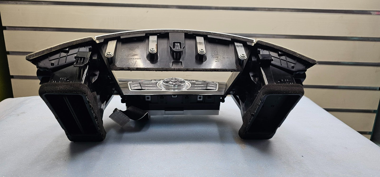 🔥09-12 INFINITI FX35DASH AM FM  RADIO CONTROL DISPLAY SCREEN TRIM TAN OEM