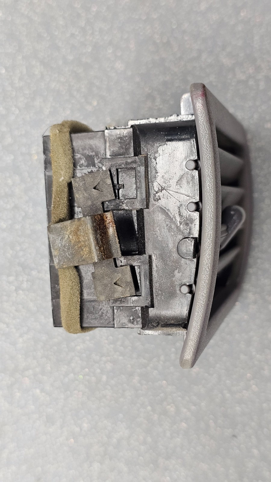 🔥95-05 Chevrolet Cavalier Front Center Dashboard Air Vent Outlet Trim Gray OEM