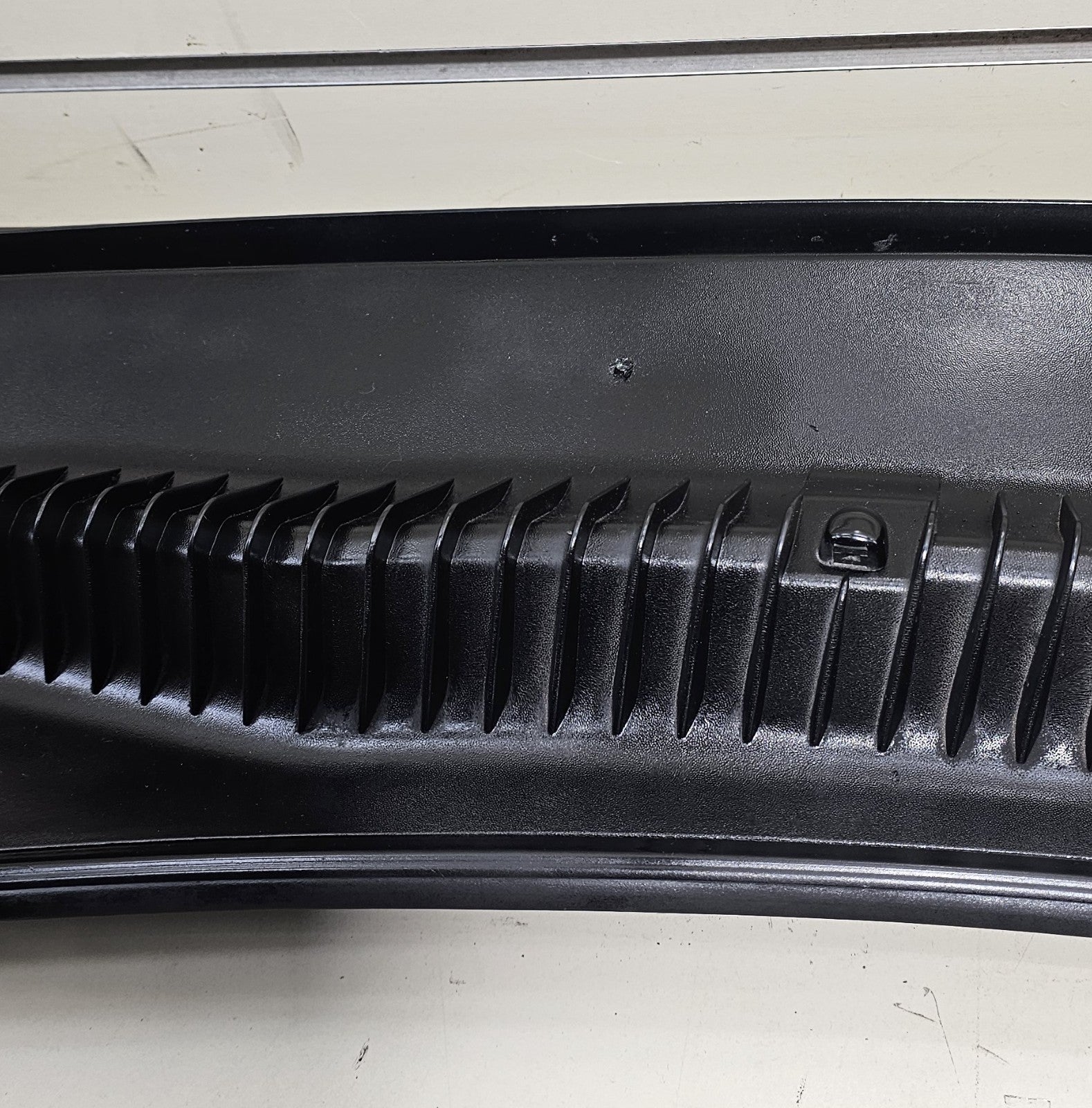 🔥2003-2011 LINCOLN TOWN CAR windshield cover panel LH/RH Assembly