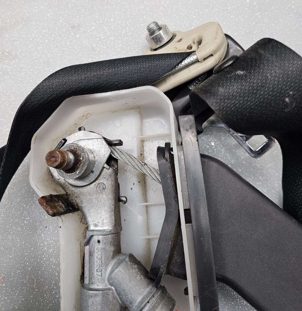 08-15 Nissan Rogue Front Right Passenger Seat Belt Motorized Retractor Assembly