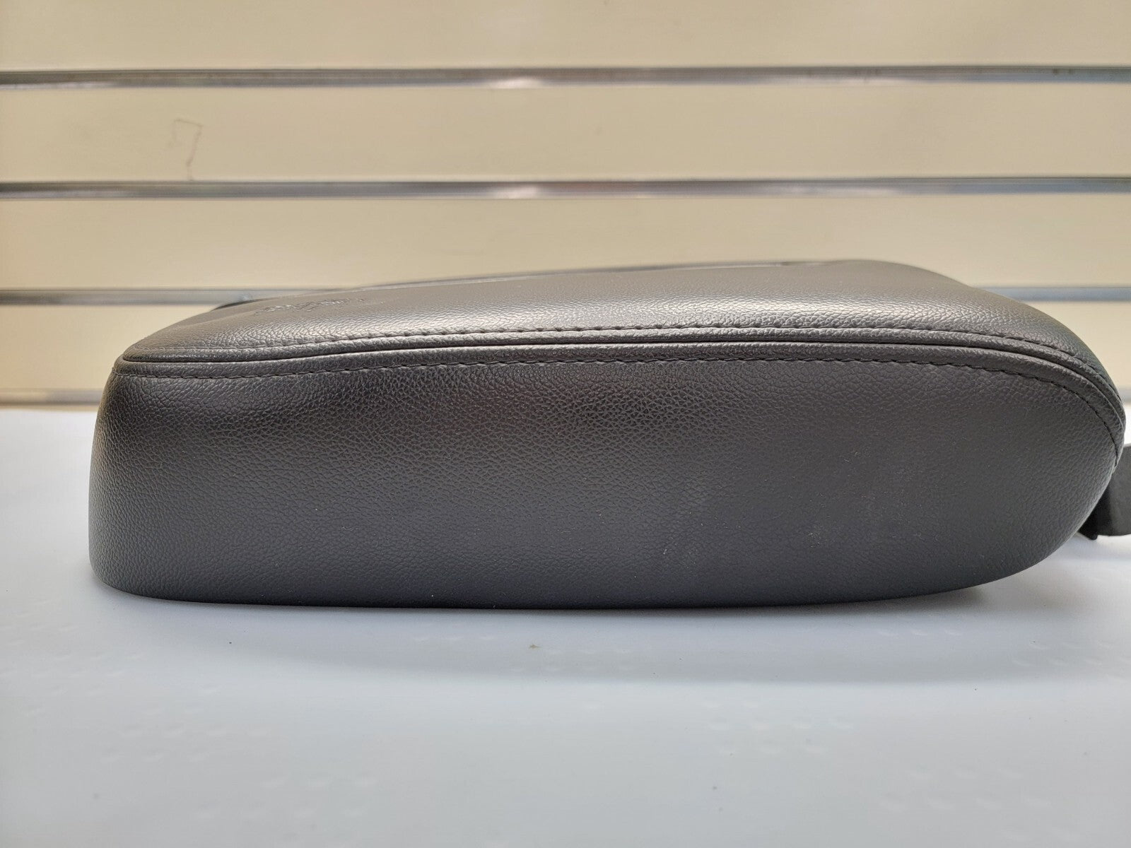 🔥07-13 Chevy Tahoe, Suburban, Yukon Leather Console Lid Armrest Cover BLACK JS5