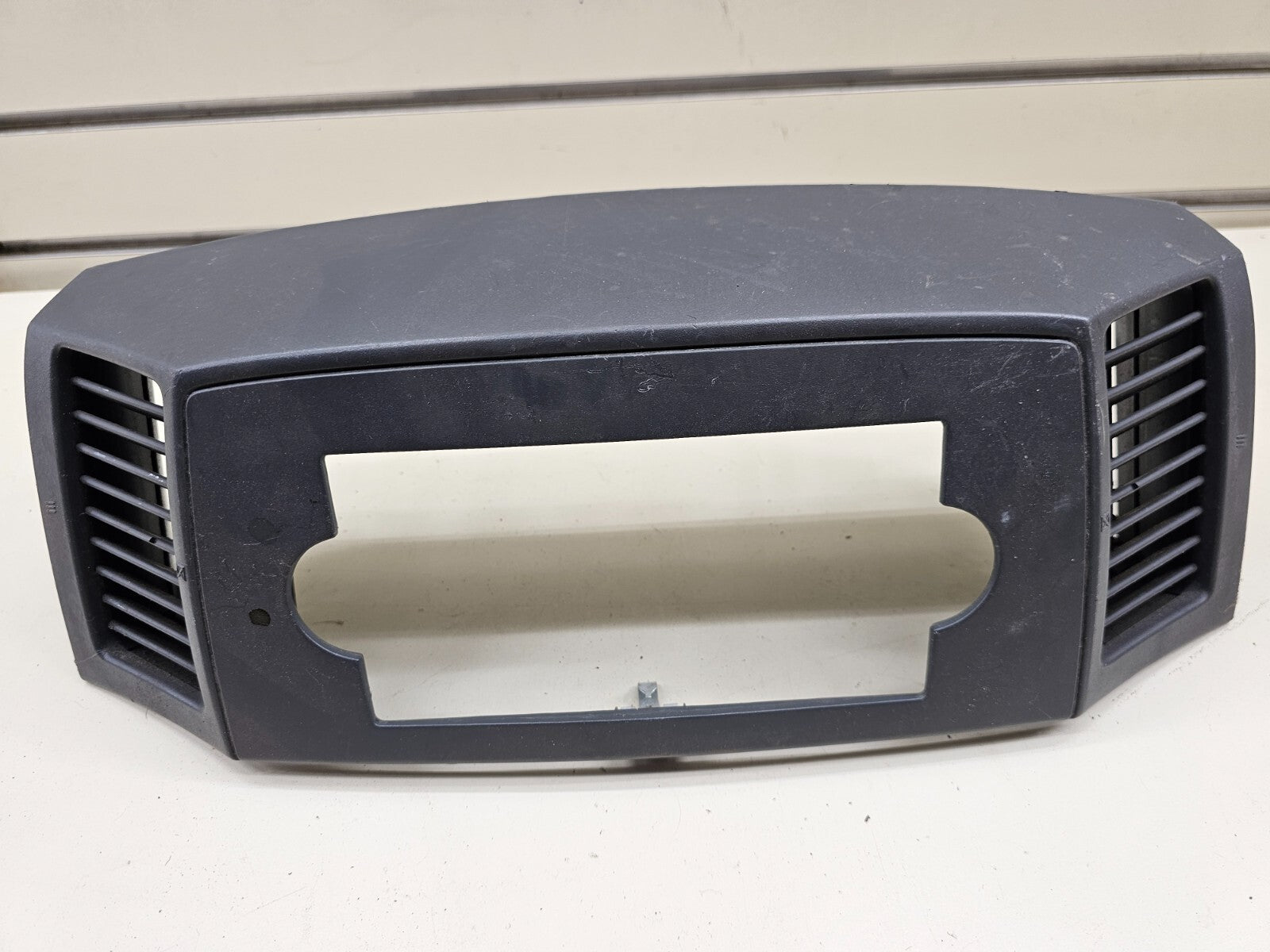 05-07 Jeep Grand Cherokee Center Radio Dash Bezel Trim Panel Surround Balck B30
