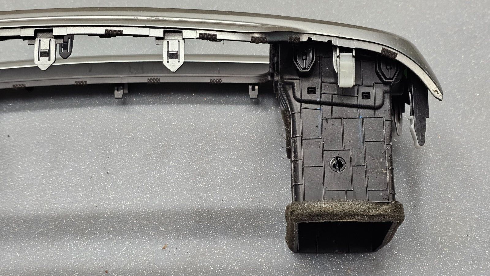 🔥16-18 KIA SORENTO RADIO CENTER DASH SURROUND BEZEL TRIM VENTS Assembly Silver