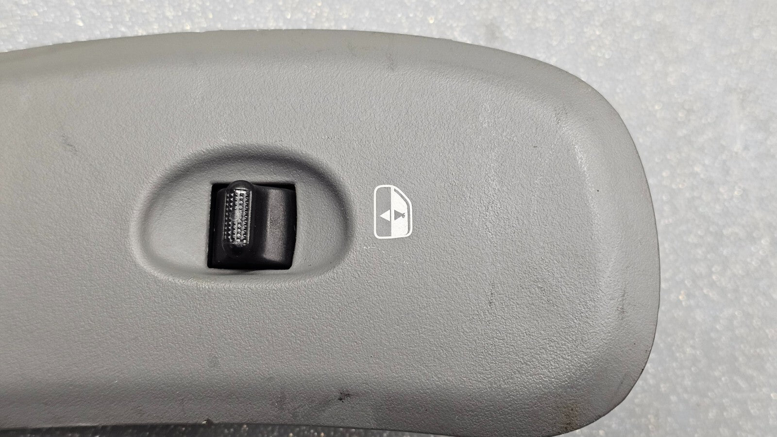 🔥01-07 Caravan Town Country Front Right Passenger Window Door Lock Switch Gray