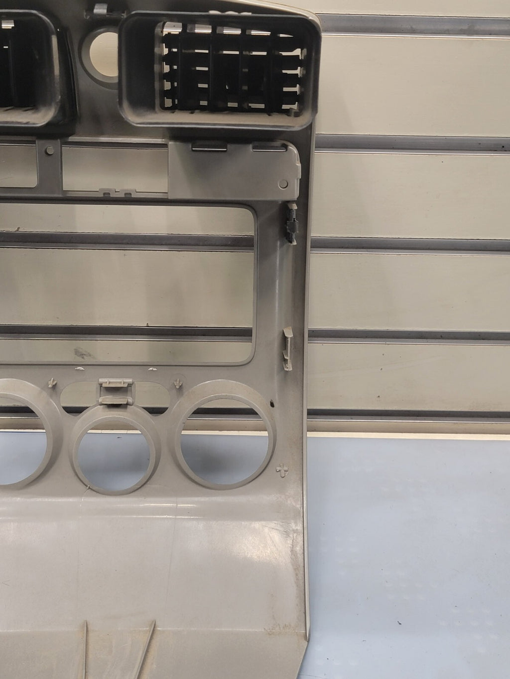 🔥2004-2012 CHEVY COLORADO GMC CANYON CENTER DASH RADIO VENT BEZEL SILVER