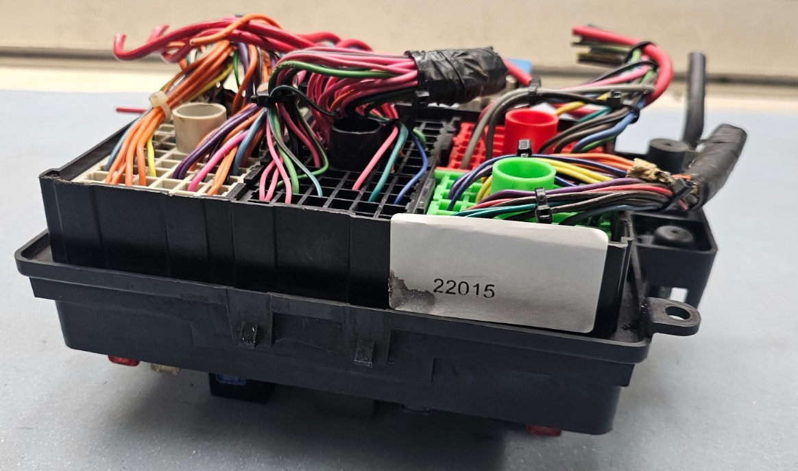 🔥99-02 Silverado Sierra Fuse Box Relay Junction Engine Integrated Power Module