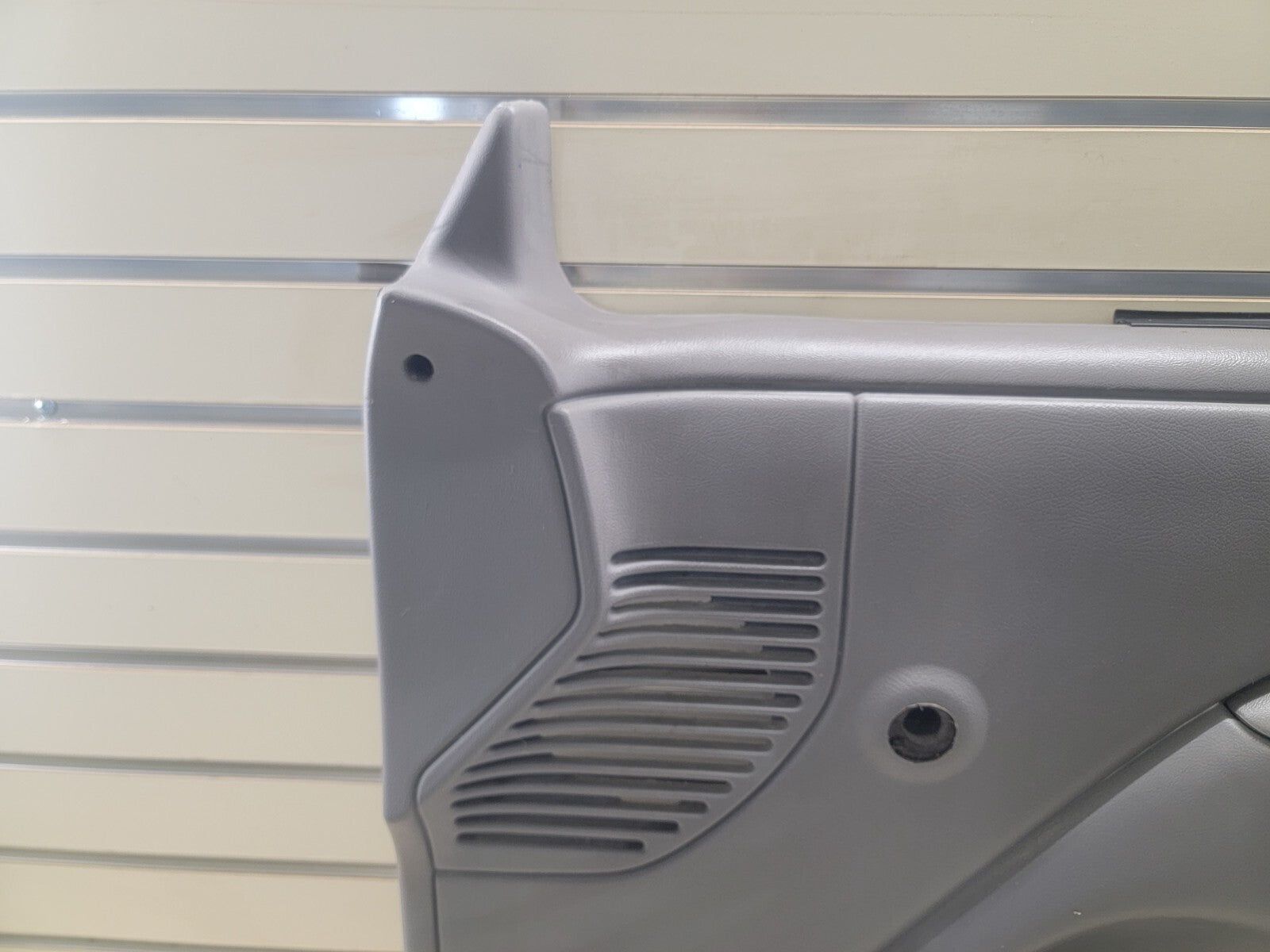 92-96 Ford F150 F250 BRONCO Door Panel Front right passenger 1/2 manual gray D18