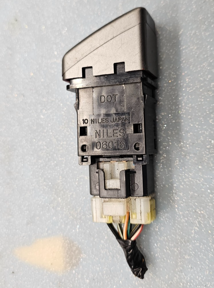 🔥00-04 Nissan Almera Maxima Hazard Warning Switch Button Silver