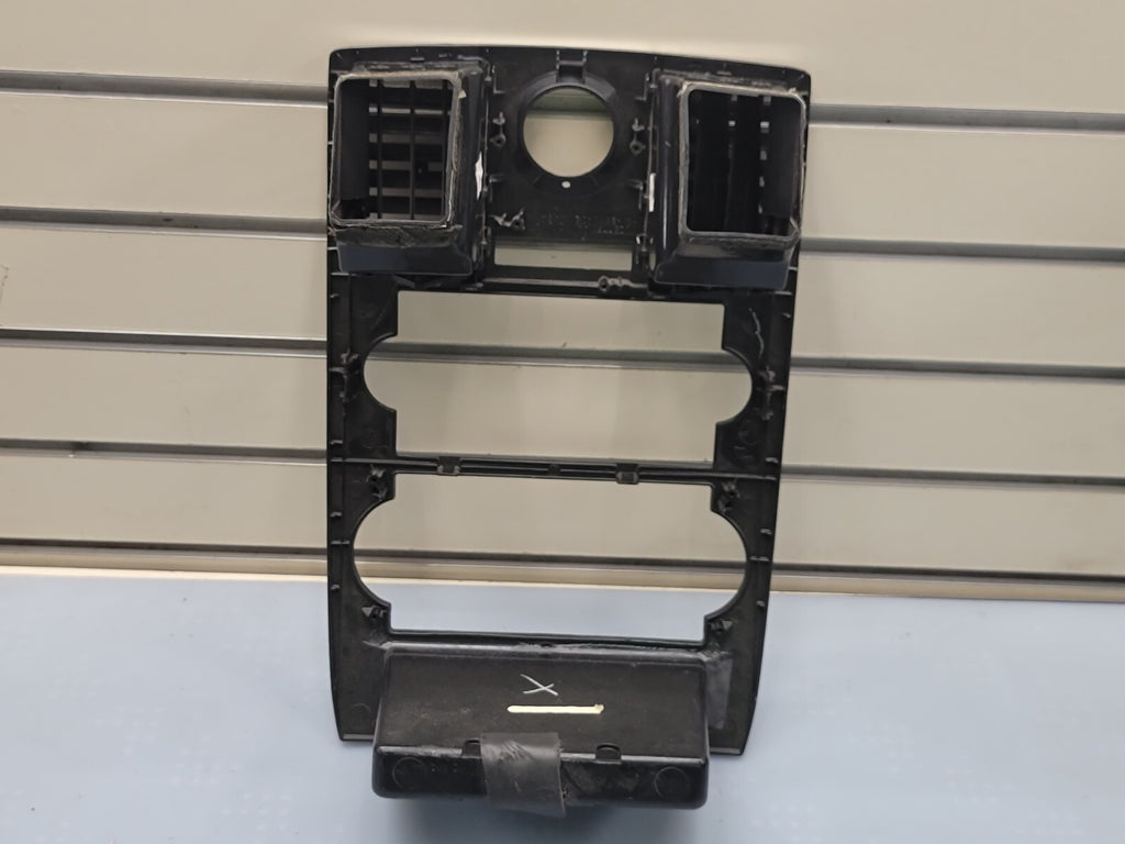 05-07 CHRYSLER 300 RADIO BEZEL CENTER AIR VENTS Storage CARBON SILVER B16