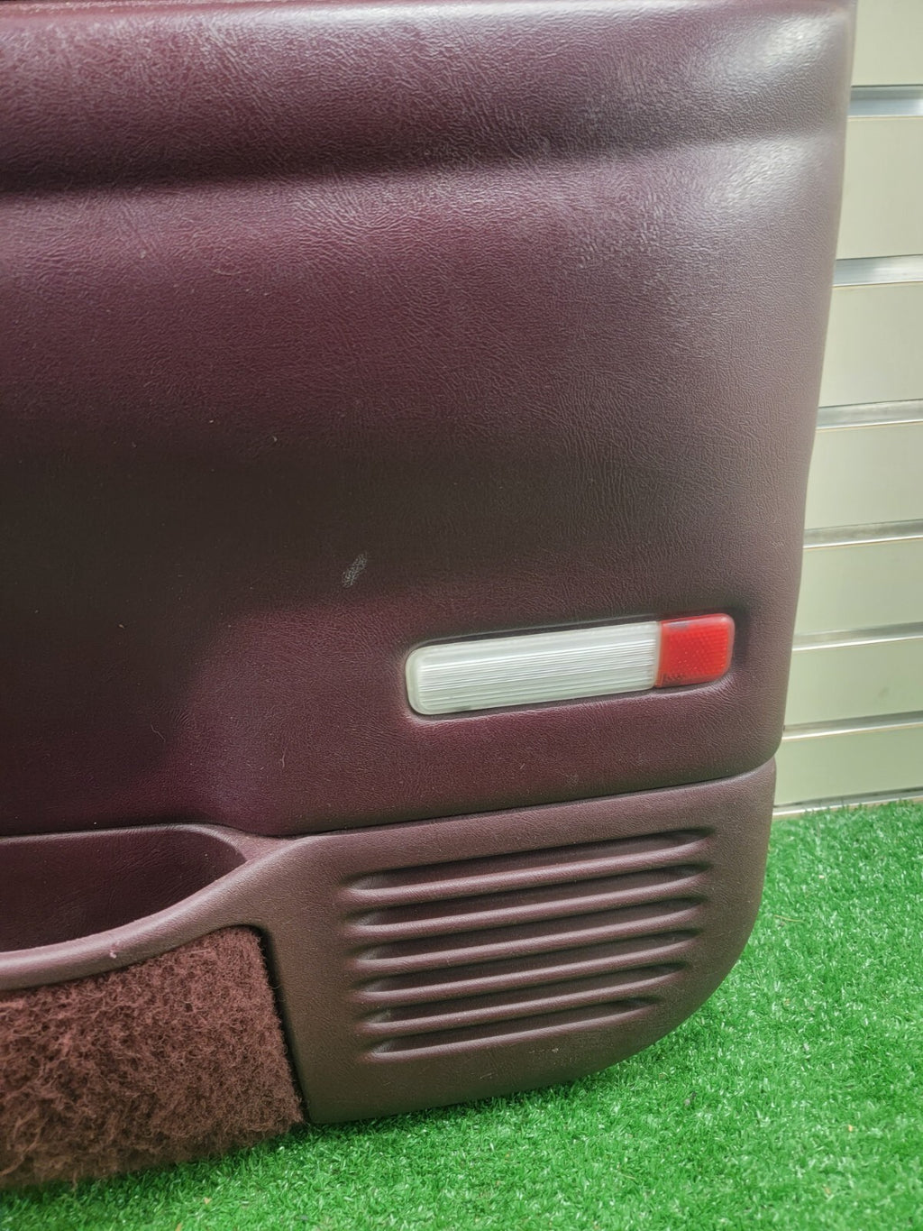 🔥95-99 Chevy GMC Silverado C/K DOOR PANEL Front RIGHT PASSENGER RED OEM D2