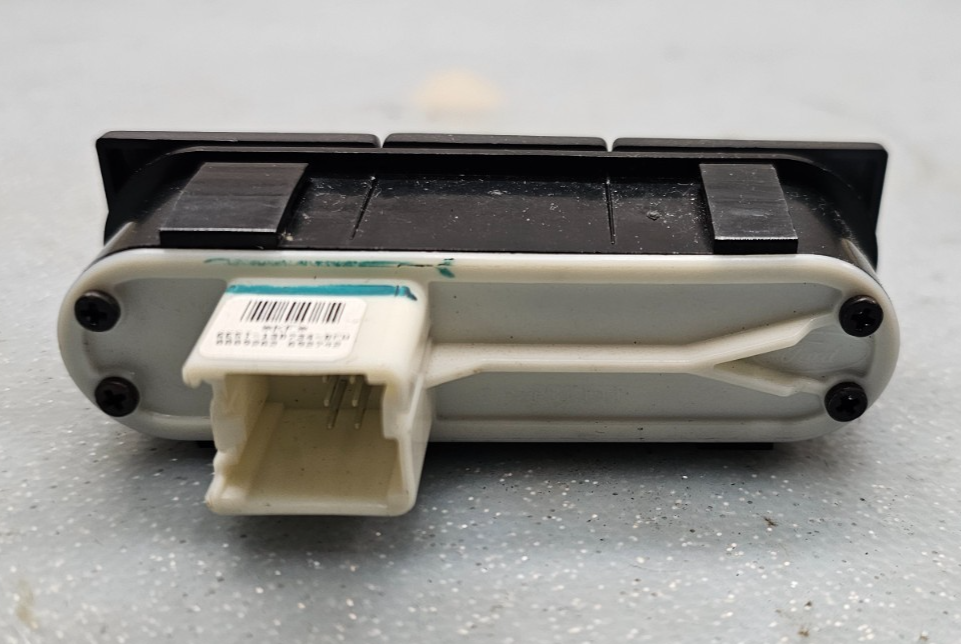 🔥06-09 FUSION MERCURY MILAN CENTER DASH HAZARD BUTTON SWITCH PASS RADIO BEZEL