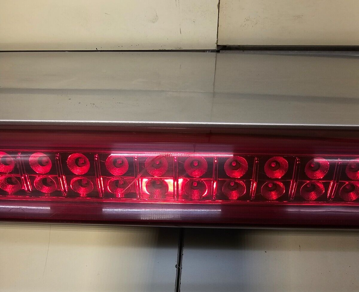 🔥2007-2014 CADILLAC ESCALADE LIFTGATE SPOILER WING 3RD THIRD TAILLIGHT GRAY